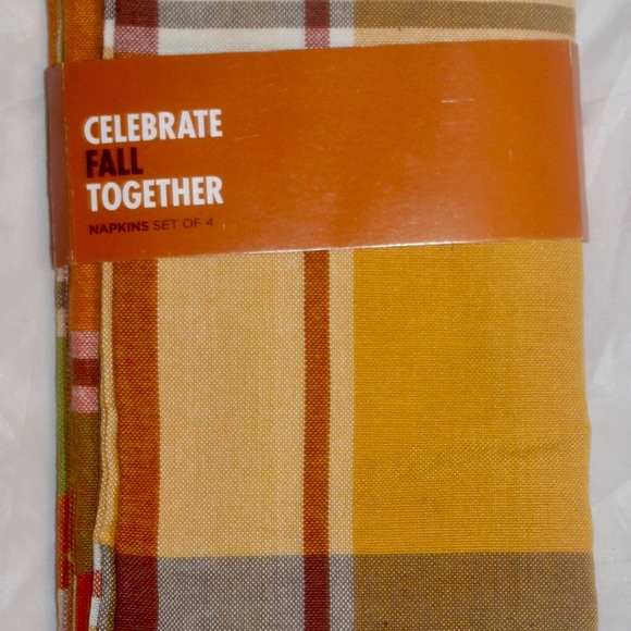 NWT Celebrate Fall Together Plaid Napkin 4-pk Multicolor Below $24.99 Retail - Picture 2 of 4